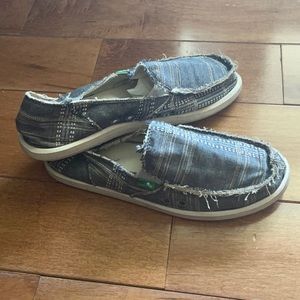 Sanuk shoes